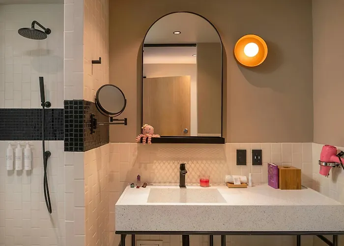 Hotel Moxy 4*