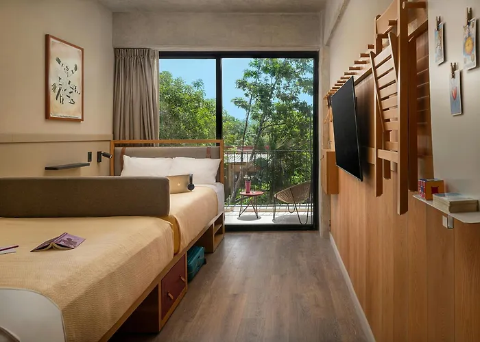 Moxy Hotel 4*