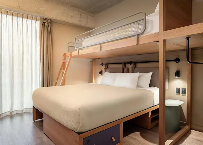 Hotel Moxy 4*