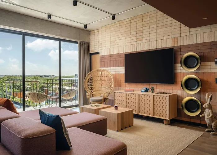 Moxy Hotel 4*