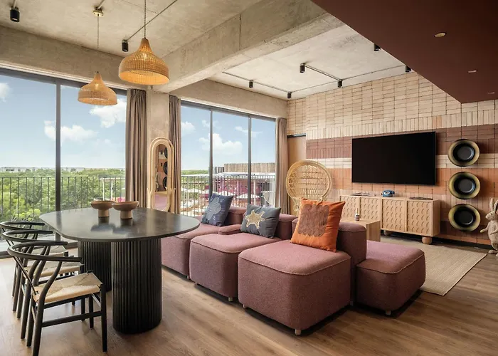 Moxy Hotel 4*