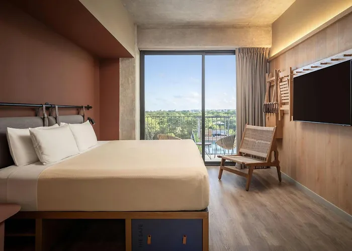 Hotel Moxy 4*