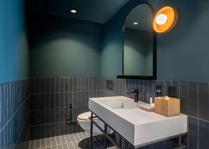 Moxy 4*