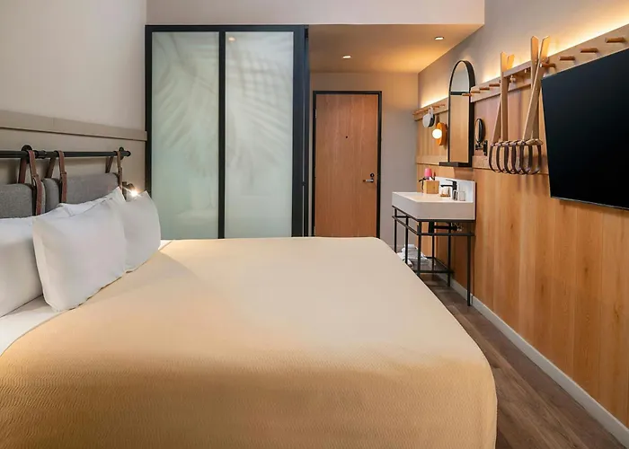 Moxy Hotel 4*