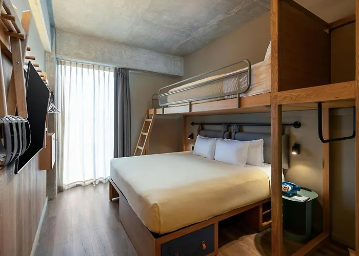 Hotel Moxy 4*
