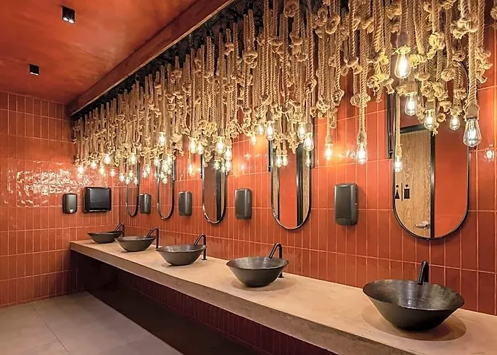 Moxy Hotel 4*